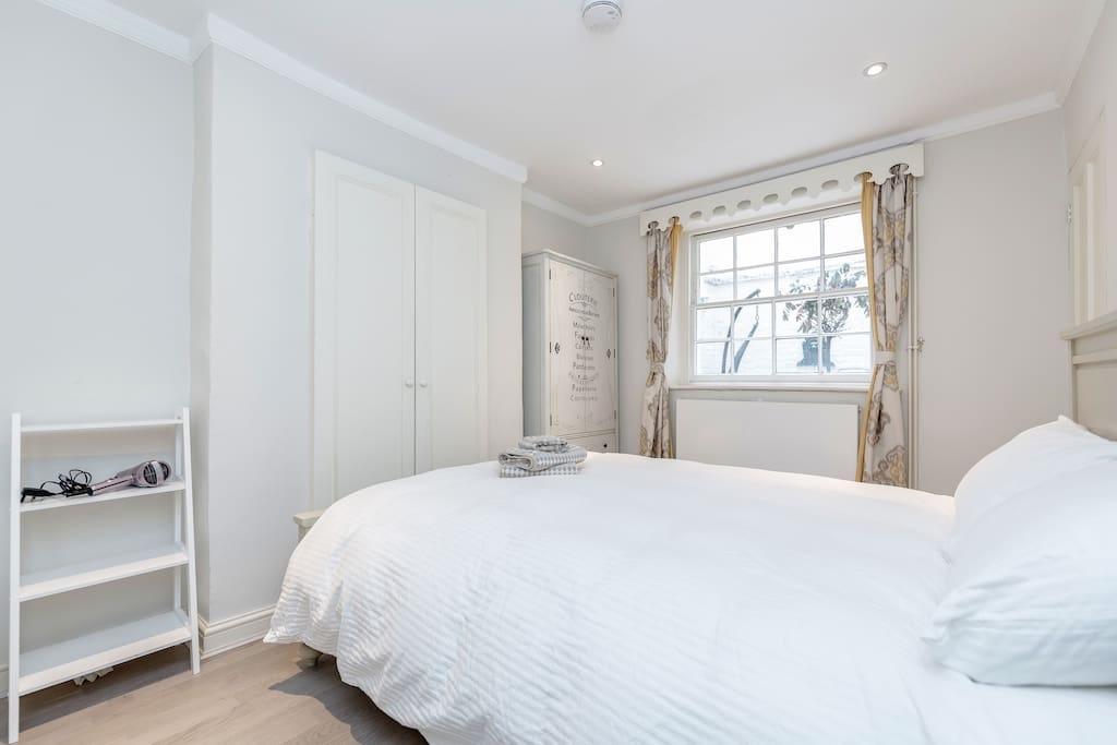 Victoria Square Apartment *