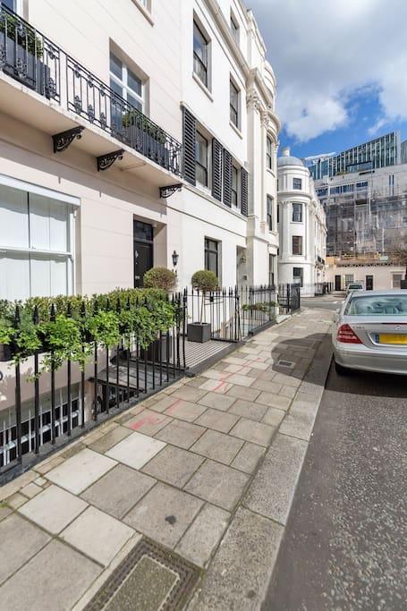 Victoria Square Apartment London
