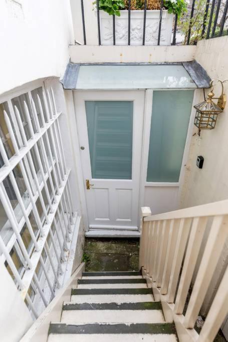Victoria Square Apartment London